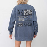 the back of a woman's sweatshirt dress with a picture of chicago